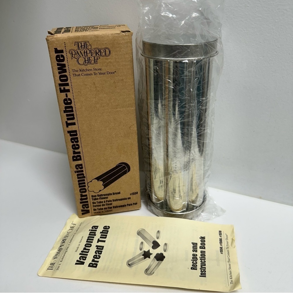 The Pampered Chef Antique Valtompia Bread Tube Flower Made In Taiwán NEW In Box